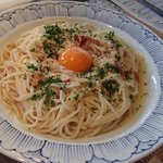 鎌倉パスタ - チーズ風味のペペロンチーノ卵添え