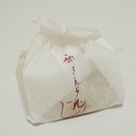 松葉 - 栗きんとん（包みの片側には「栗きんとん」の文字、2012年9月）