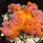 お魚処 うおとも - 卵を崩して