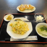 Kouyou Hanten - 餃子と半炒飯のセット