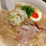 Momofuku - 濃厚親鶏豚骨魚介だしらー麺