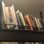 フンギ堂 - 棚のキノコ本たち