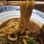 ナダバン バイ ハル ヤマシタ - 辛口神戸スパイスビーフカレー御うどんの麺リフト