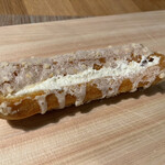 ビスキュイテリエ ブルトンヌ - クロッカン・エクレール　ちょっとつぶれた