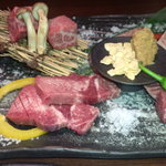 益市 - 厚切り4種盛り（サーロイン、タン、ハラミ、三角）