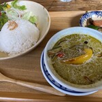 すずめ食堂＆バル - グリーンカレー900円