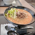 タンタンヌードル 楽 - 坦々麺とニュータンタンメン