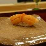 勢麟 - 赤貝の握り（西浦）