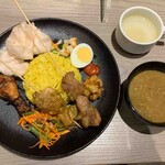 Plataran Resort & Restaurant - チキンサテプレート＋ジャワカレー