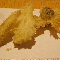 銀座 よこ田 - 天ぷら八種 ふきのとう、スミイカ、ヤングコーン(コース料理 日本料理と天冨良【極】会席)