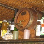 屋台バーえびちゃん - これが噂のラム酒。樽は焼酎のものです