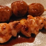 食彩酒房 膳炉食 - 串 鶏つくね(120円)/串 鶏ももにんにく(150円)