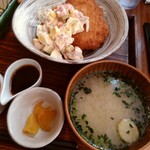 kawara CAFE＆DINING - 野菜を食べる自家製ﾀﾙﾀﾙｿｰｽのｱｼﾞﾌﾗｲ定食の右側