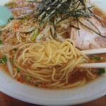 大曲ラーメン - 麺は普通の太さ