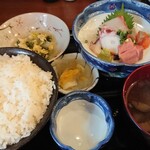 呑み食い処 うおひで - 刺し身定食 1,000円