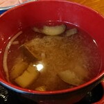 呑み食い処 うおひで - ナスとモヤシの味噌汁