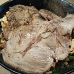 まっこす - チャーシューオンザ細切れチャーシュー丼