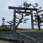 THE FUNATSUYA - おまけ　七里の渡し跡の伊勢神宮から来た大鳥居
      