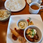 Dining　Kitchen　Gift - 日替りランチ(エビフライ、カレーコロッケ、鶏南蛮、副菜、サラダ、スープ、ライス)　820円税込