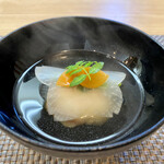 御料理 ひさまつ - 椀物
            桜海老の真薯