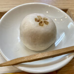 御料理 ひさまつ - 桜の上用饅頭