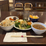 レッフェル - メインが運ばれるまでに調達したビュッフェ