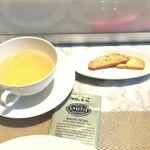 La Brianza - この日選んで下さったハーブティーはNo.72 白茶と金木犀とカモミールのブレンドティー。落ち着きのある味わい、マリトッツォともカントッチョともおいしく楽しめました☆