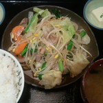三六 八重洲店 - もつのゆず塩野菜イタメ定食850円