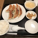 Want Suchi - 大餃子定食