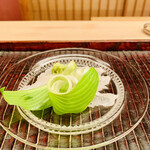 緒方 - ■伝助穴子の刺身（兵庫明石産）とうるい。
      ◎ 歯応えも良く、穴子は脂が乗っていて美味い。