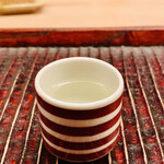 緒方 - ■白子たけのこの出汁（京都・塚原産）
      ◎ たけのこを蒸した水分だけの出汁は、香りと旨味が素晴らしい。