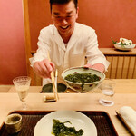 緒方 - ◎渦潮で有名な鳴門海峡で育った「鳴門わかめ」は強いコシとしなやかさがある。2月〜3月の早春の新わかめが特に美味しいと言われている。