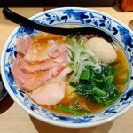 Kai Da Shira Xame Nu Mikaze - 特製 貝出汁醤油らぁ麺 1,050円 ♪