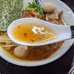 麺屋 義 - 濃いめで生姜がガツン!!インパクトのあるスープでした