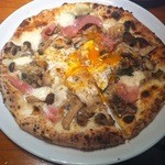 PIZZA SALVATORE CUOMO - キノコのピザ