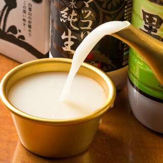 A variety of drink menus where you can enjoy ``Makgeolli'' and ``Chamisul''
