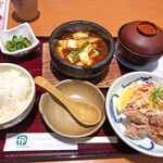 百菜 旬 - 麻婆豆腐と唐揚げ定食880円