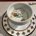 ビストロ ダイア - 静岡県産新玉ねぎのポタージュ　ベーコンとトリュフの香るカプチーノ仕立て