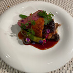 ビストロ ダイア - 北海道滝川産スノーホワイトチェリーバレー鴨のロースト+お肉料理にフォアグラのポワレトリュフマデラソース+2,200円　甘ずっぱいオレンジソース