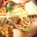 人力俥 - 煮干し味噌らーめんの極太麺アップ