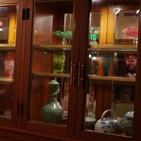 和黒 北野坂本店 - 飾り棚には切子グラスがたくさん並んでました