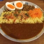 カレーの店 八月 - 八月カレーにあいがけキーマ+タマゴ