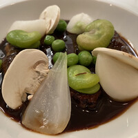 フランス料理 タンモア - 北海道産牛頰肉と鹿児島産うなぎの赤ワイン煮込み