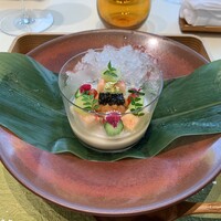 ナベノ-イズム - 両国江戸蕎麦ほそ川の蕎麦粉をソースエミュルッショネの技法で仕上げたそばがき　奥井海生堂蔵囲い2年物極量利尻昆布のジュレとのアンサンブル、塩ウニとオマールエビを散りばめて