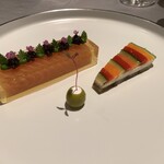 ASAHINA Gastronome - トラウトサーモン＆キャビア　フルーツトマトと共にアスピックに仕立て　長茄子とブッファラのプレッセ、グリーンタップナードソース