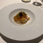 シェ・イノ - オマール海老と帆立のコンソメゼリーよせ、キャビアと雲丹を添えて