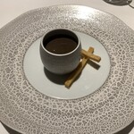 シェ・イノ - 温泉玉子と黒トリュフのピューレ