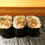 匠 進吾 - ホタルイカ、木の芽、蕗の巻き寿司