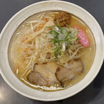 らーめん 三日月 - 辛しおラーメン♬ 900円
            野菜トッピング＋150円