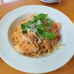 ハーブ キッチン Rosmarino - 海老とキノコのトマトクリームパスタ